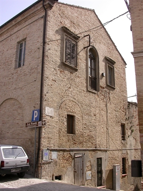 Palazzetto in P.zza Condivi